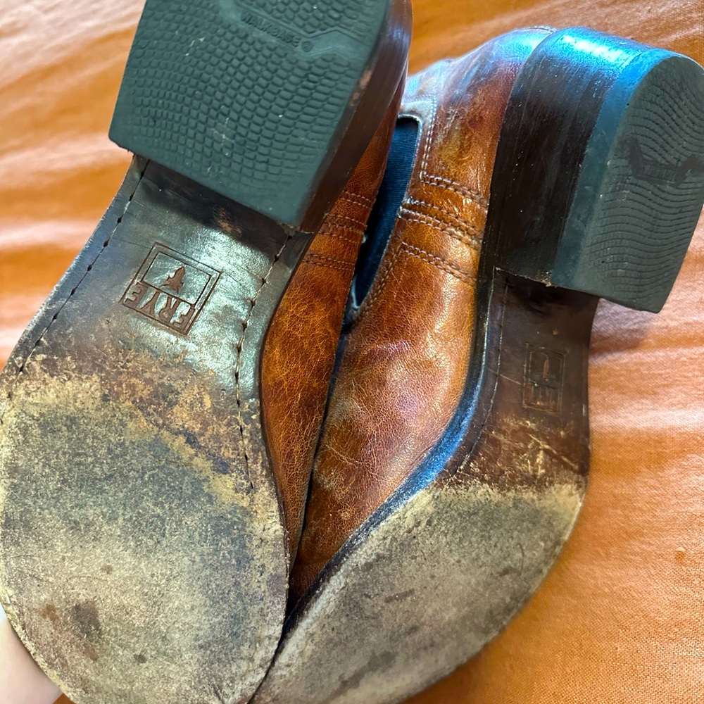 Frye genuine leather Chelsea boots size W7.5 - Picture 3 of 4